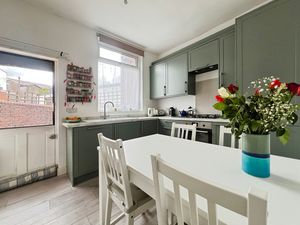 Kitchen- click for photo gallery